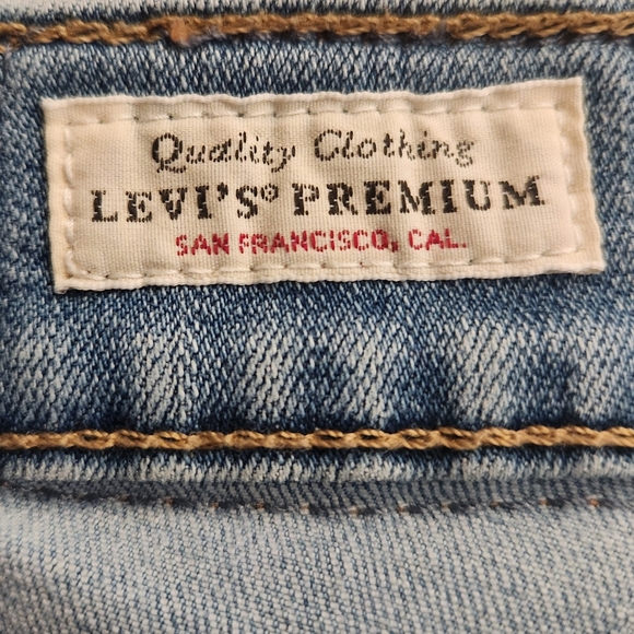 Levis Jeans - Picture 7 of 7